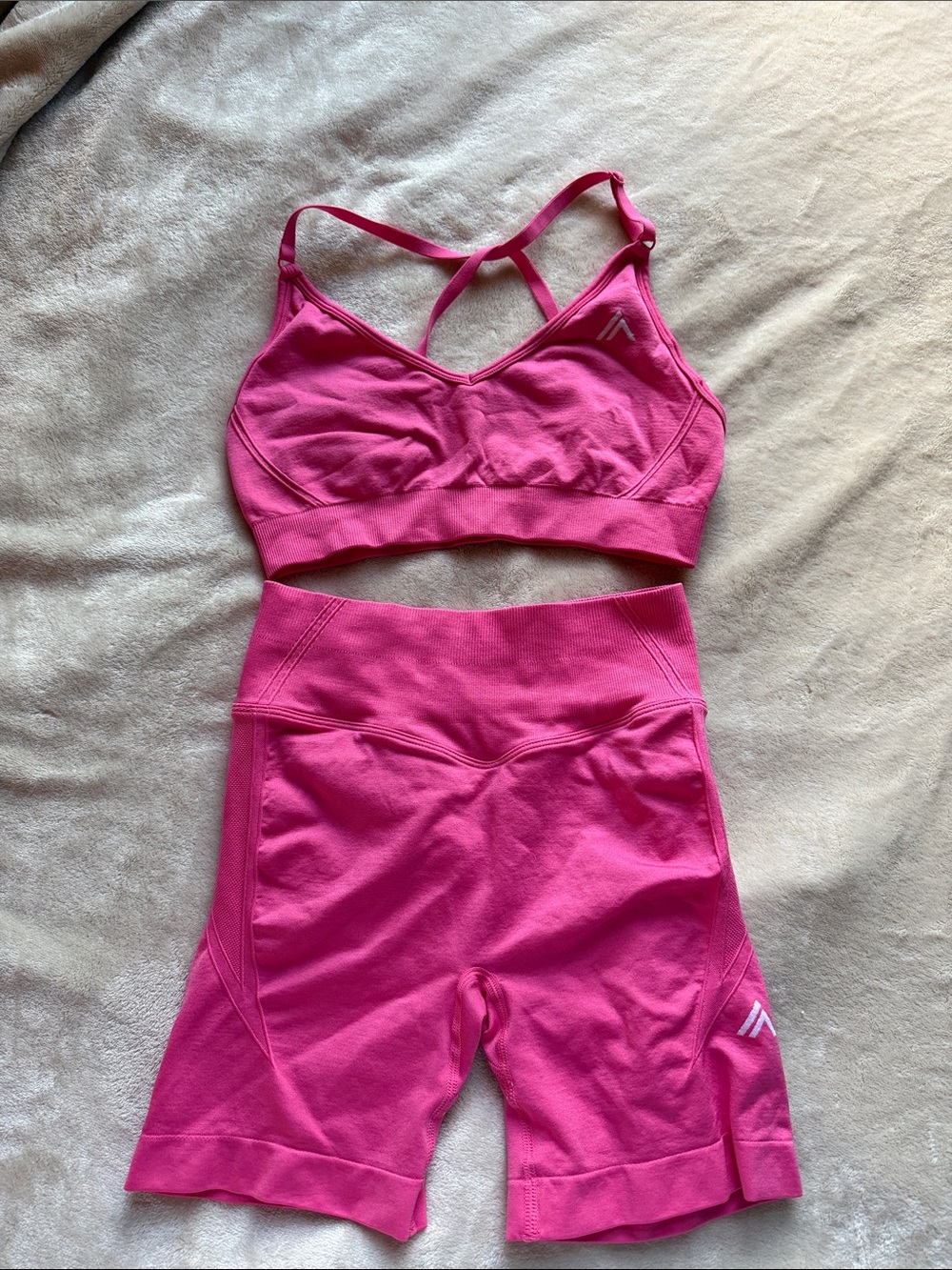 LAKI Two-Piece Athletic sports bra & Shorts in Pink